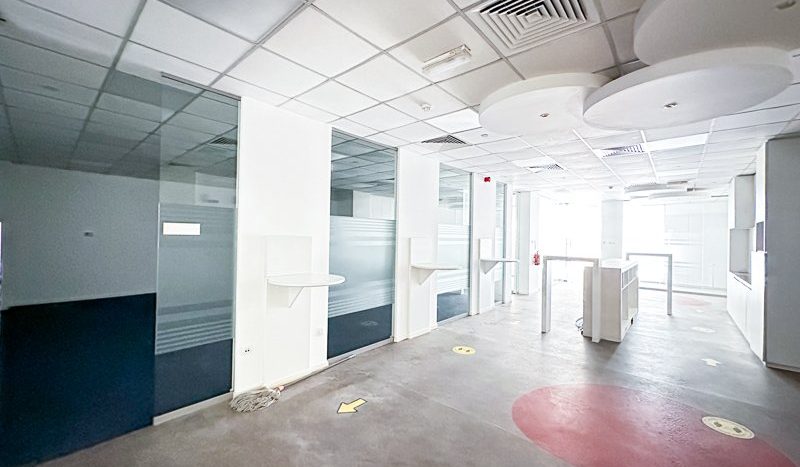 Office on Dubai Investment Park, Dubai, 194 m2 / per month