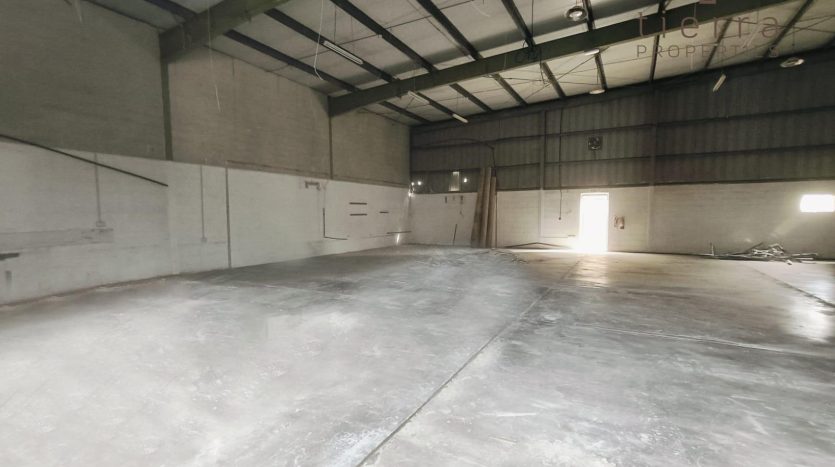 Warehouse on Al Quoz, Dubai, 260.1 m2 / per year