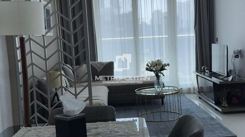 Apartment on Business Bay, Dubai, 1 bedroom, 90 m2 / per year