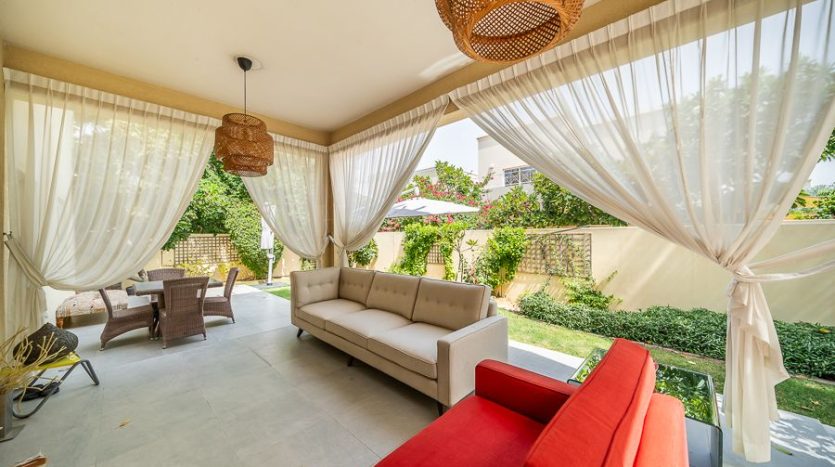 Вилла в The Lakes, Дубай, 4 спальни, 373.4 м2 / в год