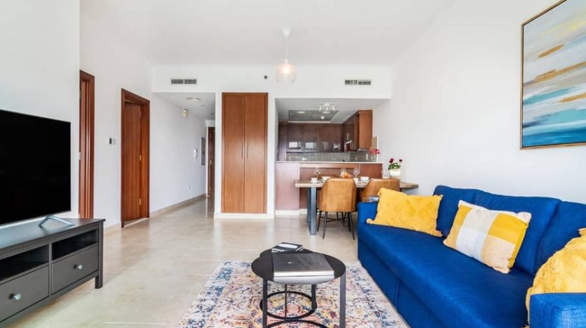 Apartment on The Views, Dubai, 1 bedroom, 76 m2 / per year