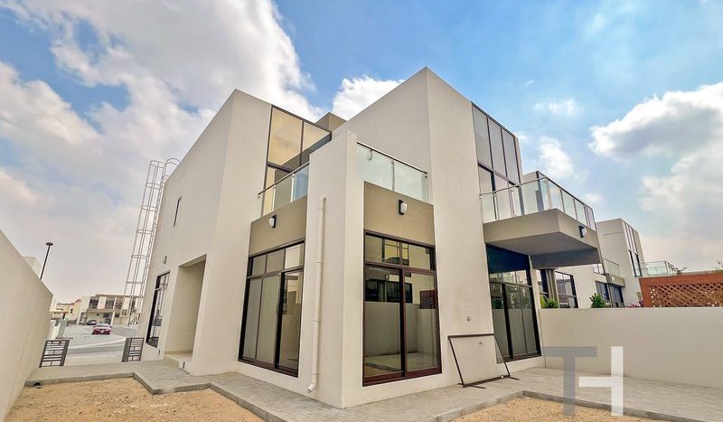 Villa on Mohammed Bin Rashid City, Dubai, 4 bedrooms, 288 m2 / per year