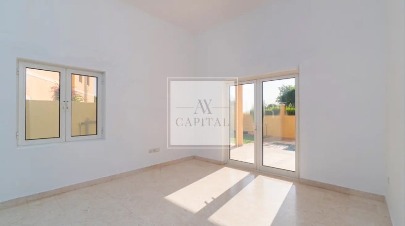 Villa on The Villa, Dubai, 5 bedrooms, 556.6 m2 / per year