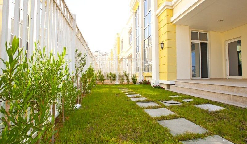 Вилла в Халифа-Сити, Абу-Даби, 3 спальни, 526.9 м2 / в год