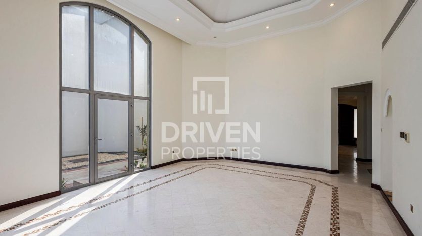 Villa on Palm Jumeirah, Dubai, 5 bedrooms, 511 m2 / per year