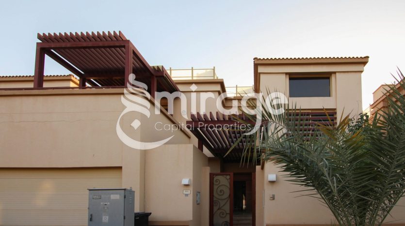 Villa on Khalifa City, Abu-Dhabi, 5 bedrooms, 646.7 m2  | Foto 1