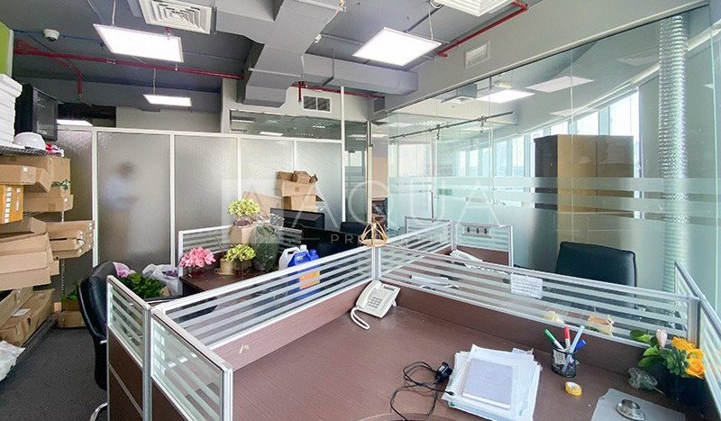 Office on Business Bay, Dubai, 90.1 m2 / per year