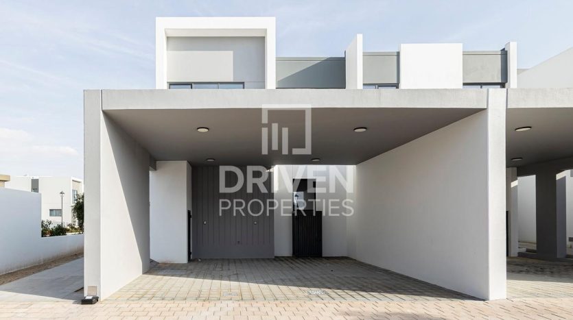Таунхаус в Dubai Land, 4 спальни, 217 м2 / в год