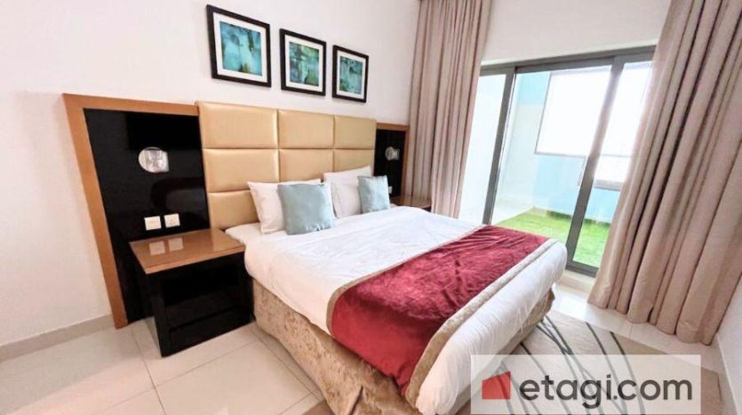 Apartment on Business Bay, Dubai, 1 bedroom, 92.8 m2 / per year