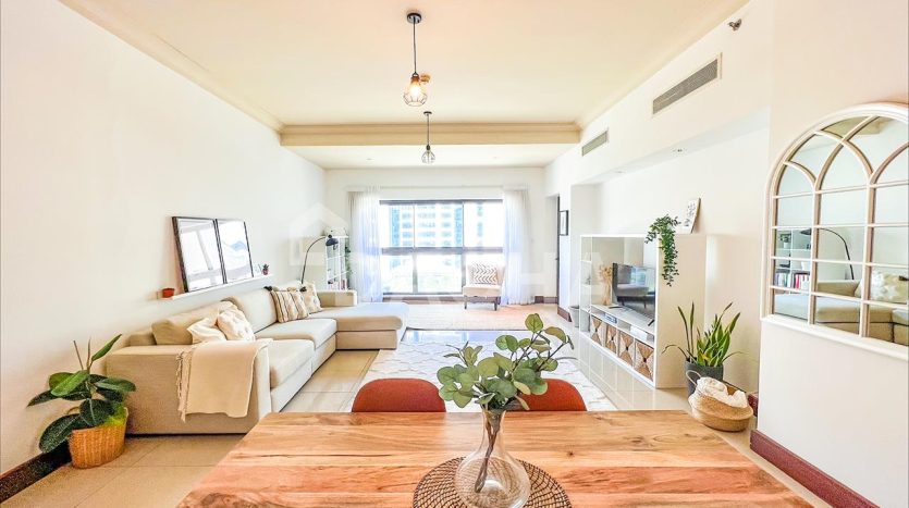 Apartment on Palm Jumeirah, Dubai, 1 bedroom, 121.1 m2 / per year