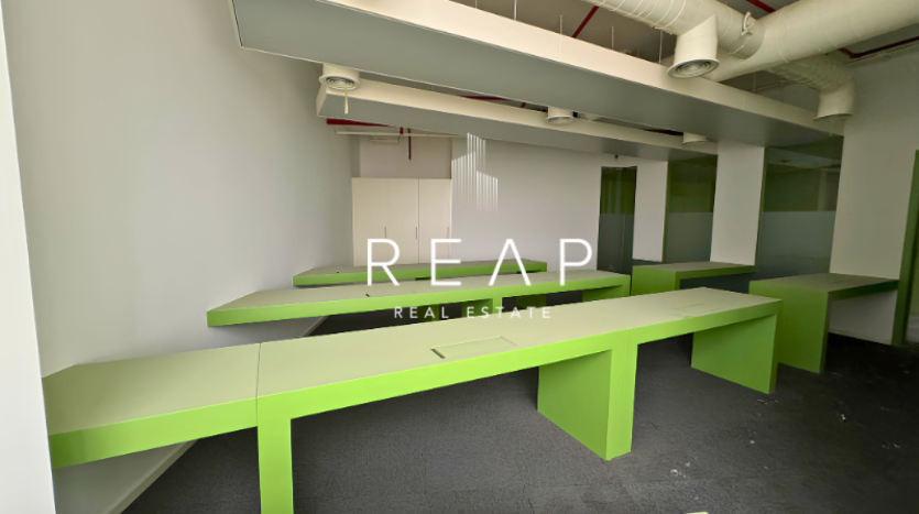 Office on Jumeirah Lake Towers, Dubai, 163.2 m2 / per year