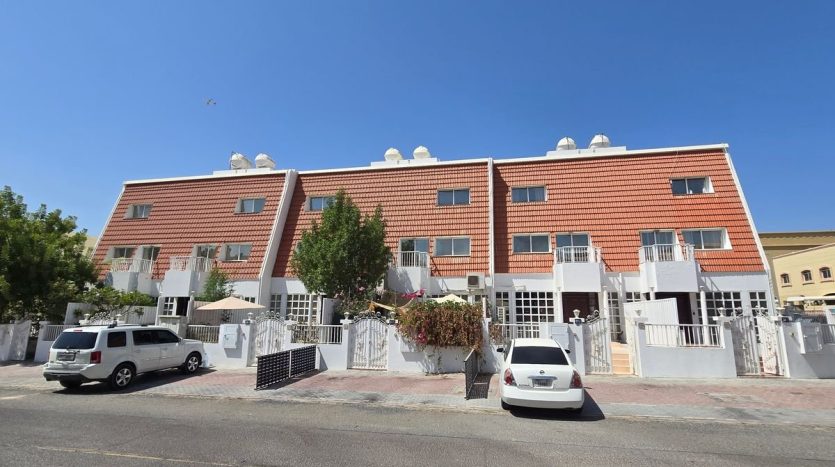 Commercial property on Mirdif, Dubai, 5 bedrooms, 1369 m2  | Foto 1