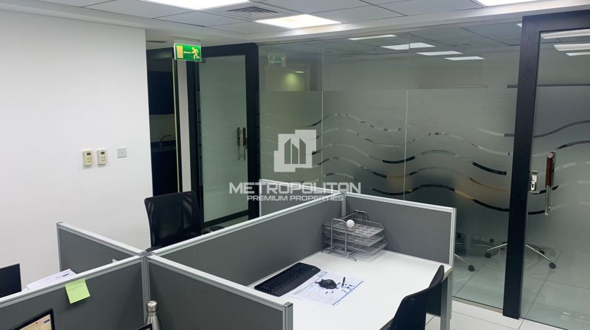 Office on Jumeirah Lake Towers, Dubai, 102.1 m2 / per year