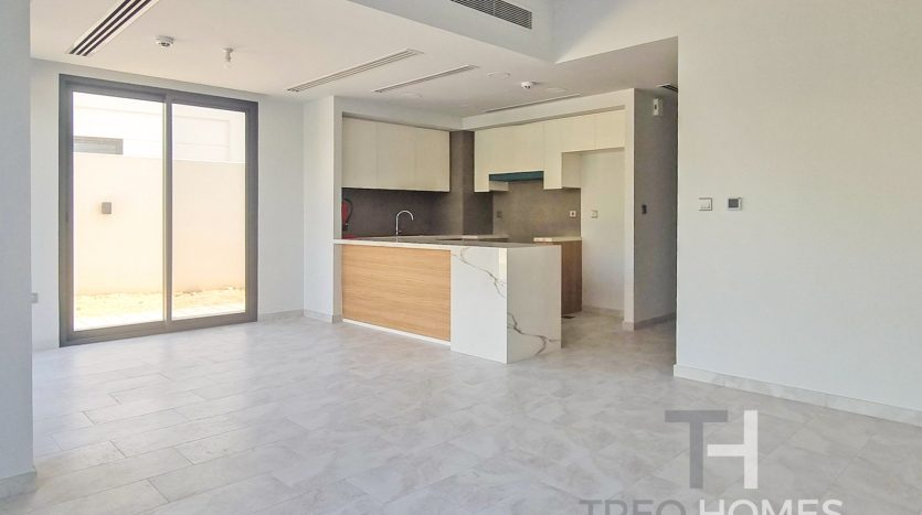 Вилла в Dubai Land, 4 спальни, 217 м2 / в год