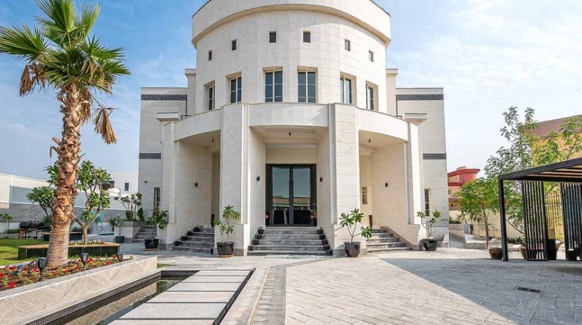 Villa on Al Muhaisnah, Dubai, 8 bedrooms, 1022 m2  | Foto 1