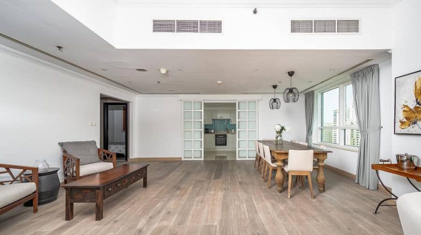 Apartment on Dubai Marina, 4 bedrooms, 236 m2 / per year