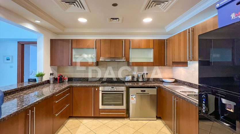 Apartment on Palm Jumeirah, Dubai, 1 bedroom, 121.1 m2 / per year