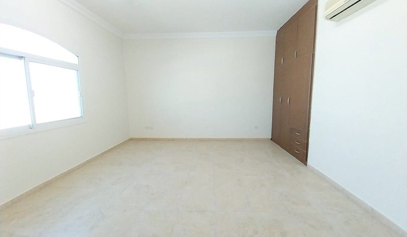 Villa on Shakhbout City, Abu-Dhabi, 5 bedrooms, 55.7 m2 / per year