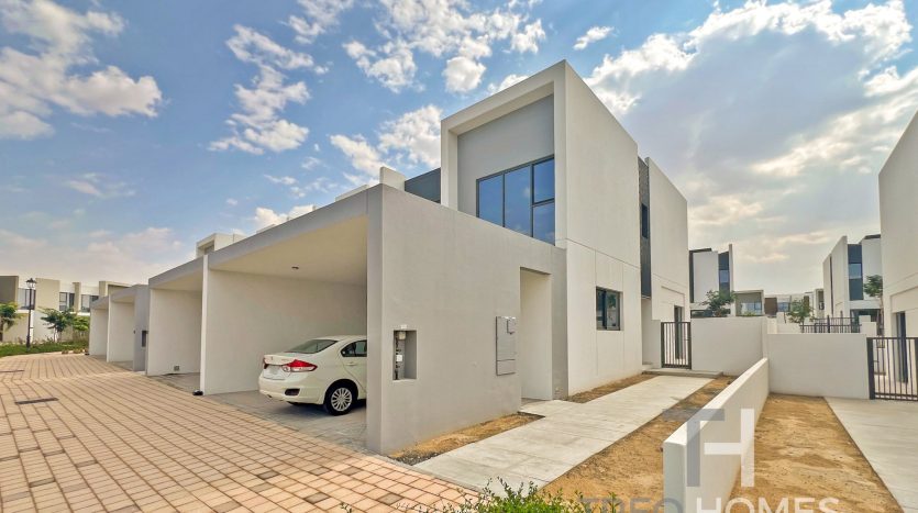 Вилла в Dubai Land, 4 спальни, 217 м2 / в год
