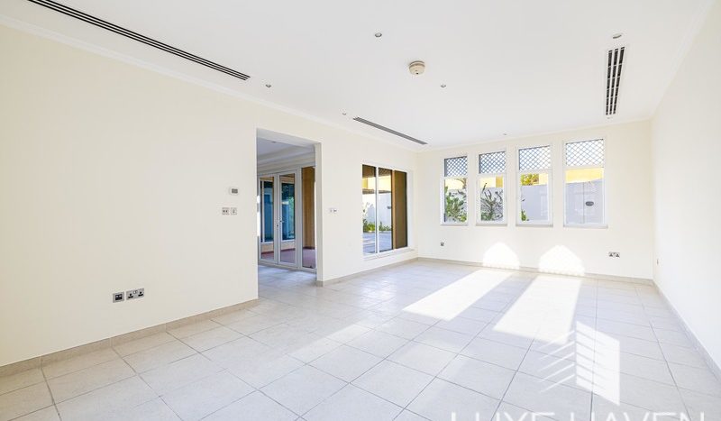 Villa on Jumeirah Park, Dubai, 3 bedrooms, 284.75 m2 / per year