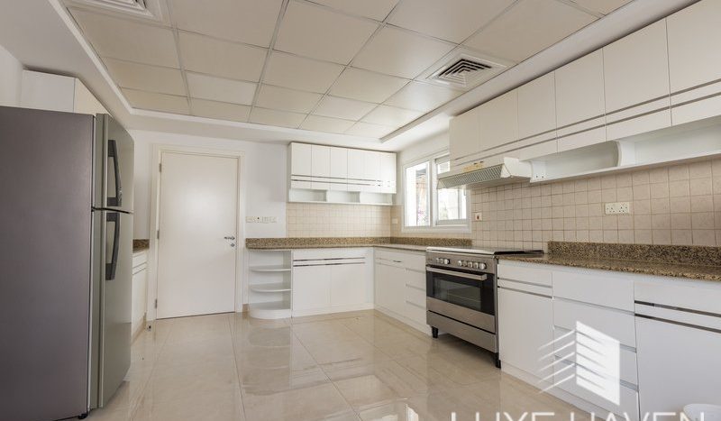 Вилла в Meadows, Дубай, 5 спален, 353.5 м2 / в год