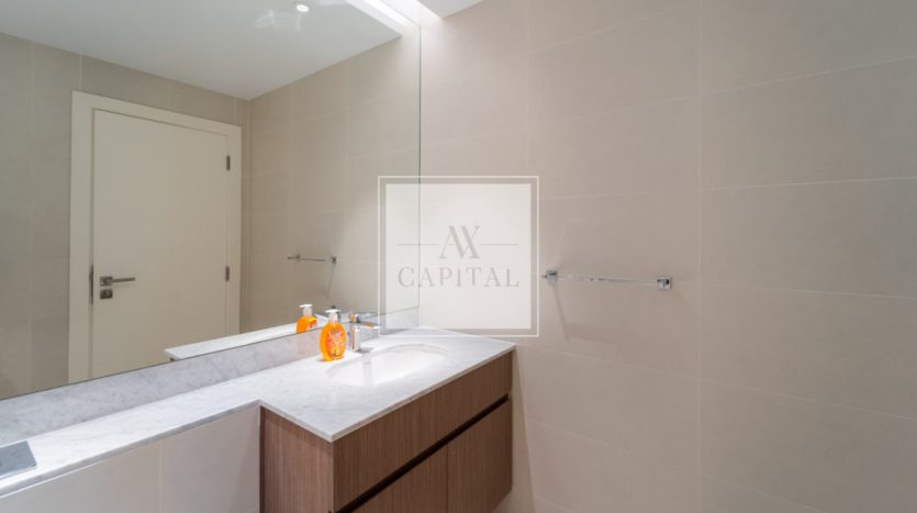 Apartment on Jumeirah, Dubai, 2 bedrooms, 111.7 m2 / per year