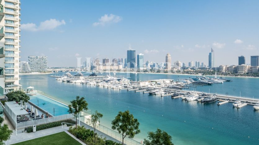 Apartment on Dubai Harbour, Dubai, 1 bedroom, 68.1 m2 / per year