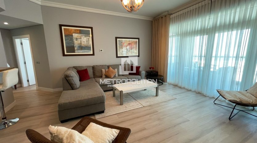 Apartment on Palm Jumeirah, Dubai, 2 bedrooms, 144 m2 / per year