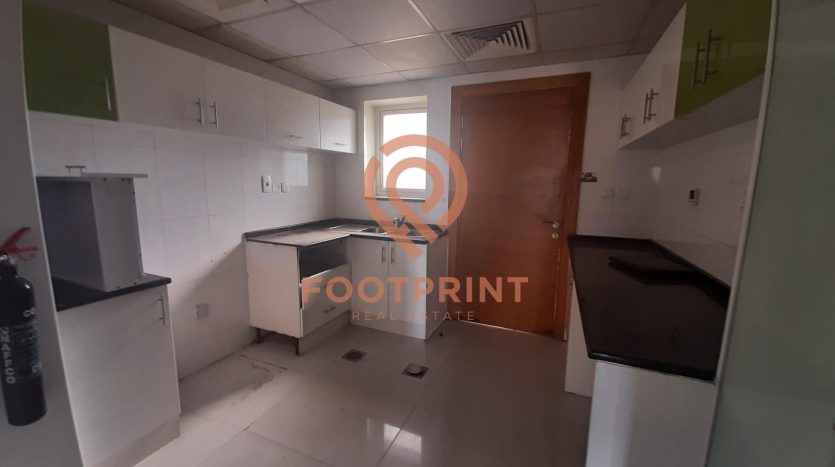 Villa on Jumeirah Village Circle, Dubai, 4 bedrooms, 240.4 m2 / per year