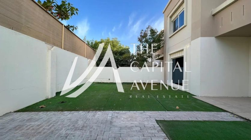 Villa on Al Reef, Abu-Dhabi, 5 bedrooms, 244 m2 / per year