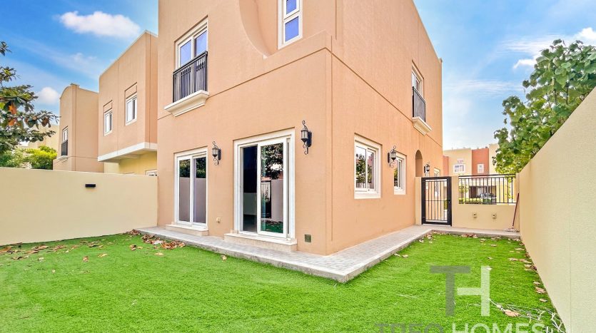 Таунхаус в Dubai Land, 4 спальни, 235 м2 / в год