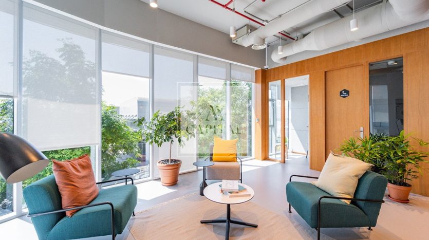 Office on Umm Ramul, Dubai, 46.5 m2 / per year