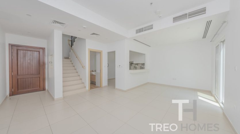 Таунхаус в Dubai Land, 3 спальни, 161 м2 / в год