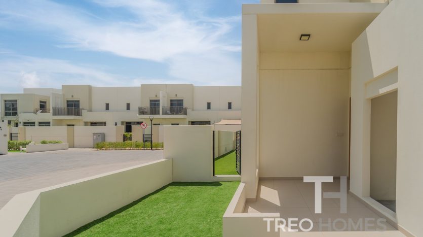 Townhouse on Town Square, Dubai, 4 bedrooms, 267 m2 / per year