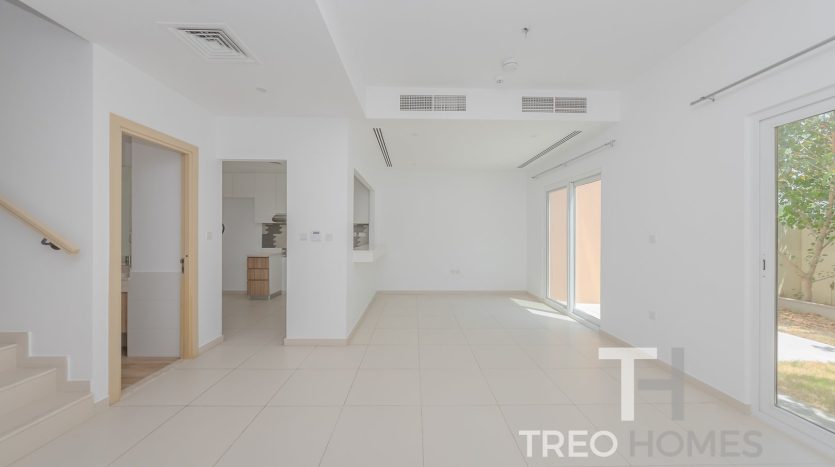 Таунхаус в Dubai Land, 3 спальни, 161 м2 / в год