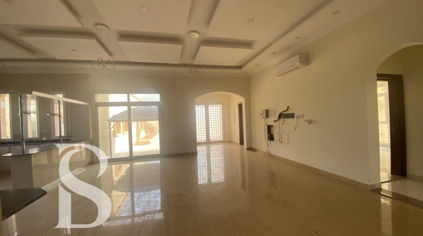 Villa on Al Quoz, Dubai, 4 bedrooms, 947.6 m2 / per year