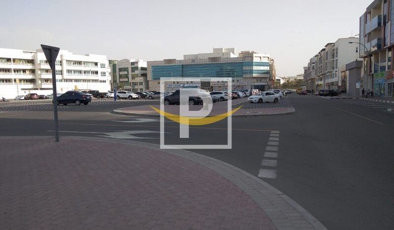 Магазин в Dubai, 110 м2 / в год