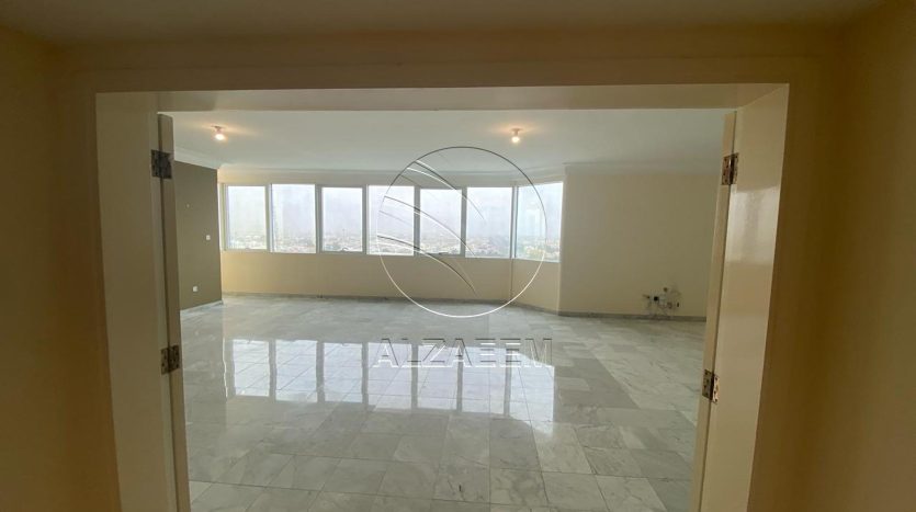 Apartment on Al Khalidiya, Abu-Dhabi, 4 bedrooms, 297 m2 / per year