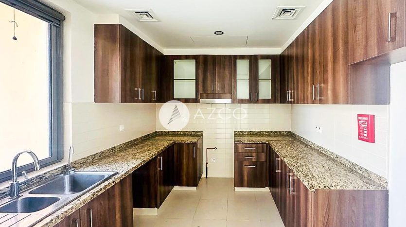 Villa on Rome, Dubai, 3 bedrooms, 220.5 m2 / per year