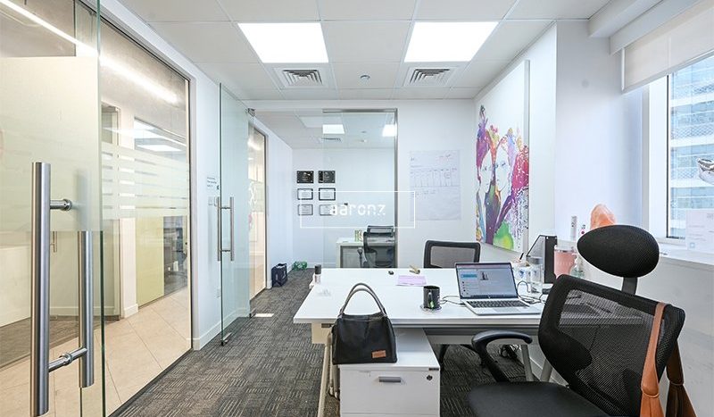 Office on Business Bay, Dubai, 453.3 m2 / per year