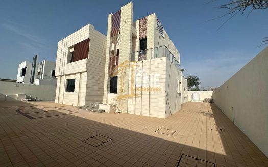 Villa on Seih Al Uraibi, Ras-al-khaimah, 7 bedrooms, 557.4 m2 / per year