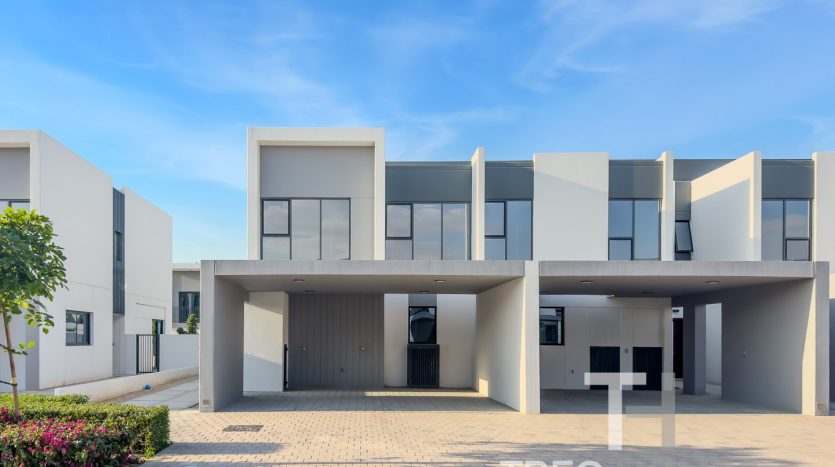 Вилла в Dubai Land, 4 спальни, 216 м2 / в год
