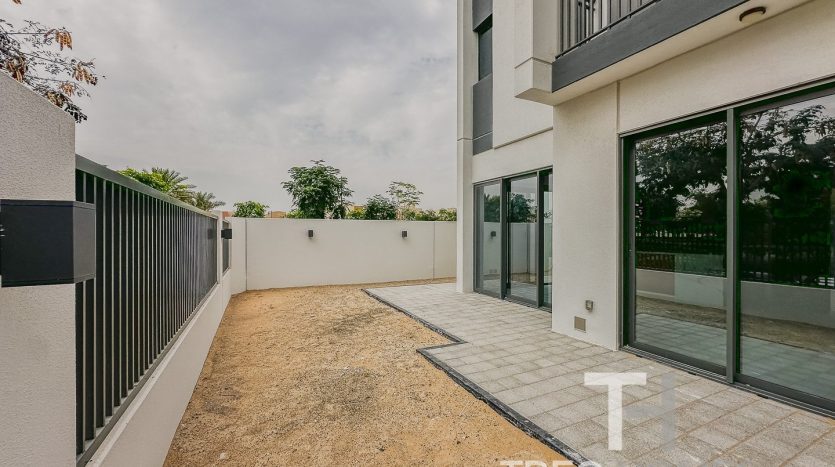 Таунхаус в Dubai Land, 4 спальни, 273 м2 / в год