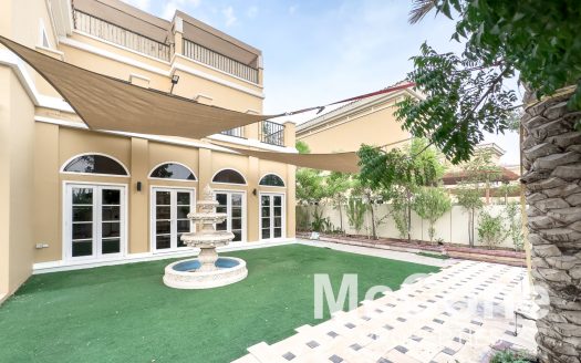 Villa on The Villa, Dubai, 5 bedrooms, 627 m2 / per year