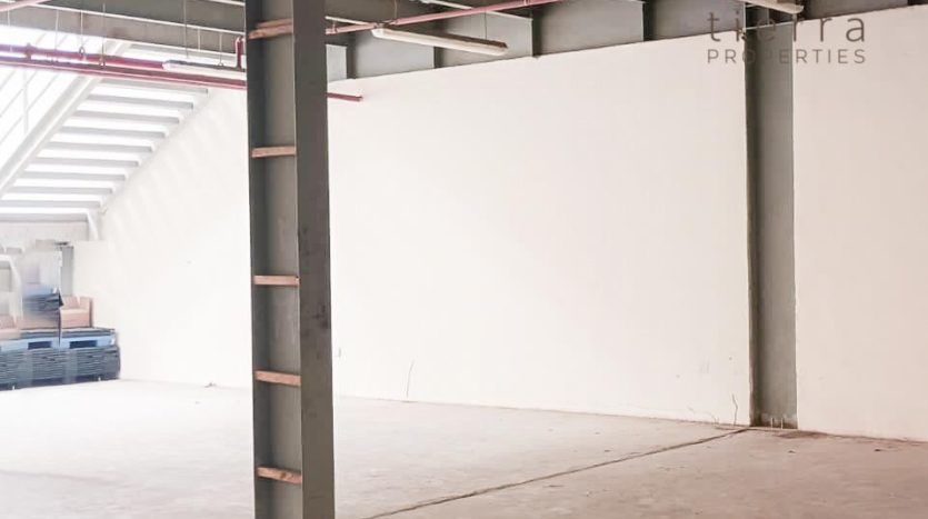Warehouse on Ras Al Khor, Dubai, 678.2 m2 / per year