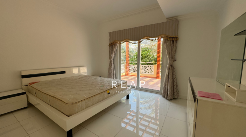 Villa on Meadows, Dubai, 4 bedrooms, 626.1 m2 / per year