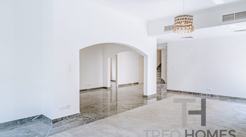 Villa on Meadows, Dubai, 5 bedrooms, 437 m2 / per year