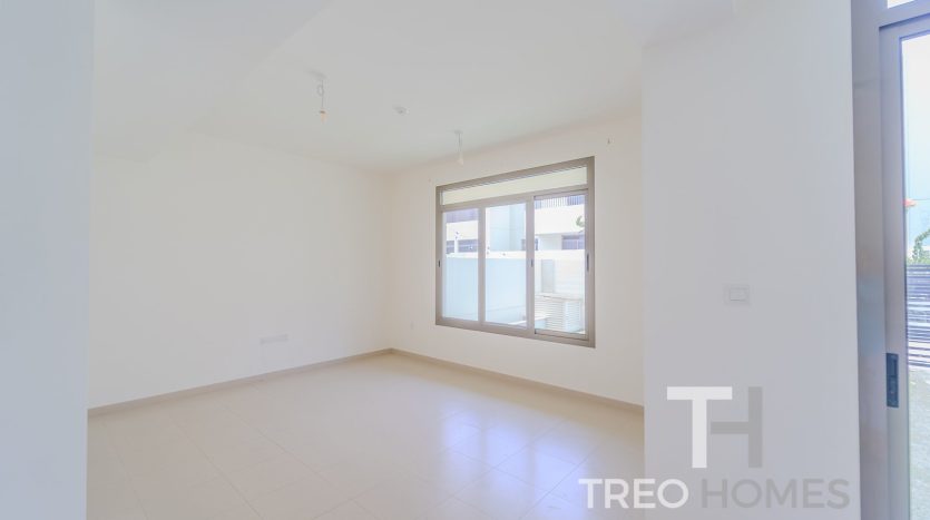 Townhouse on Town Square, Dubai, 4 bedrooms, 225 m2 / per year