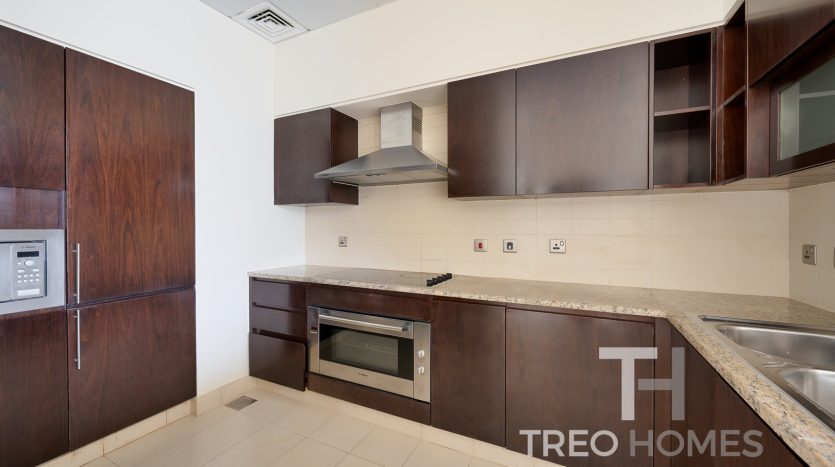 Apartment on Palm Jumeirah, Dubai, 2 bedrooms, 156 m2 / per year