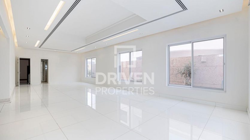 Villa on Umm Suqeim, Dubai, 7 bedrooms, 892 m2 / per year